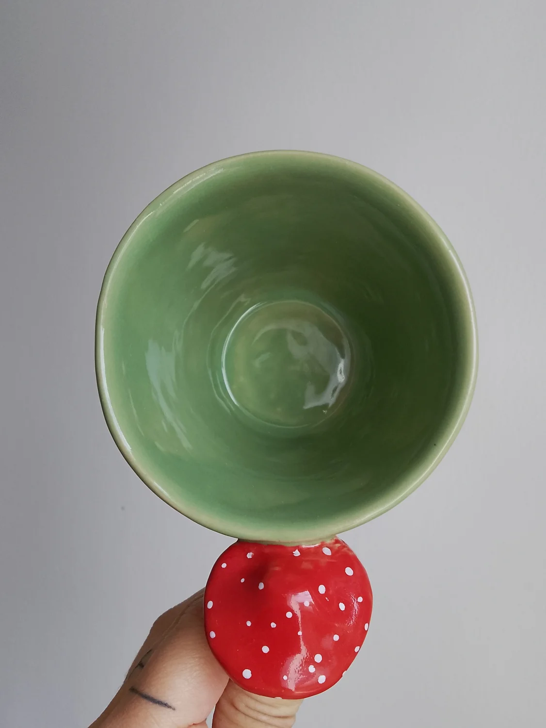 Kubek z  muchomorem , las 